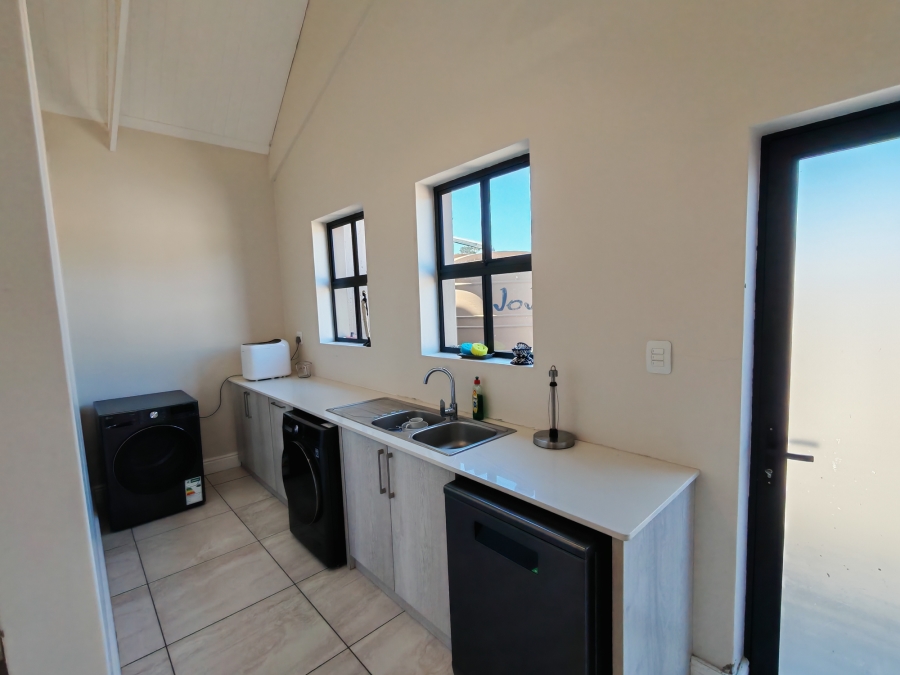 3 Bedroom Property for Sale in Kraaibosch Western Cape